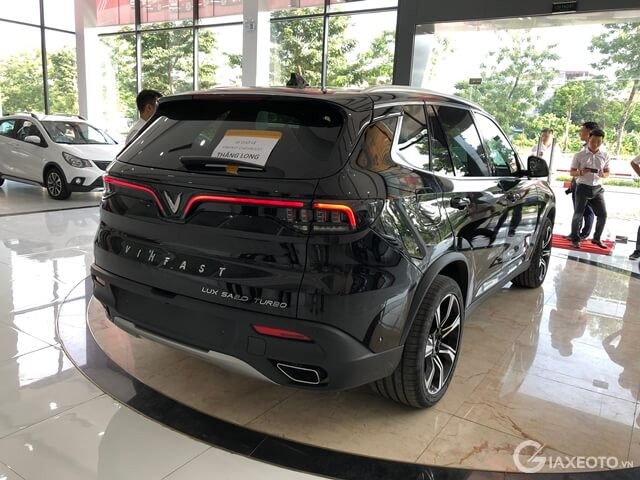 hong-xe-vinfast-lux-sa2_0-suv