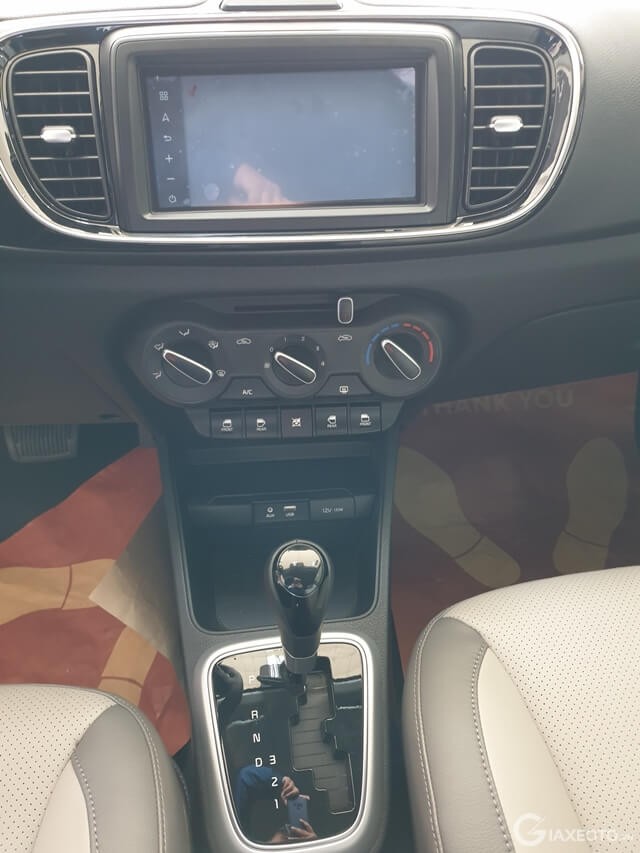 hop-so-xe-kia-soluto-at-deluxe