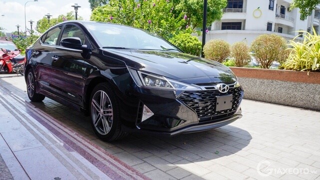 gia-xe-hyundai-elantra