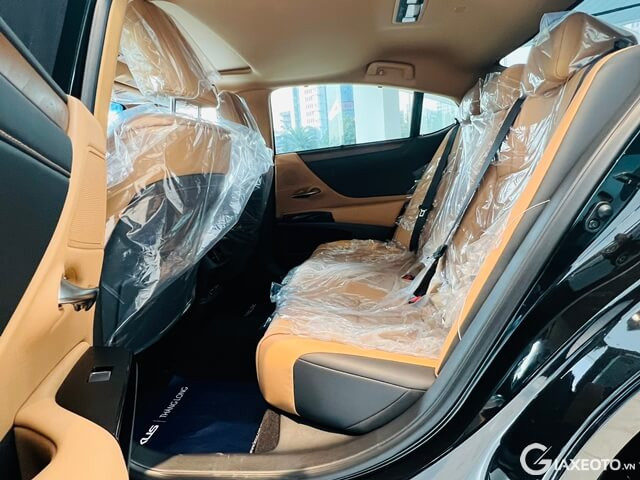 khoang-hanh-khach-lexus-es250-2025