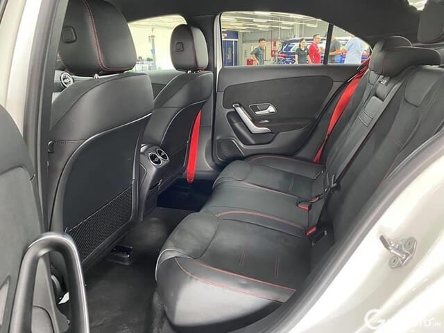 khoang-hanh-khach-mercedes-amg-a35