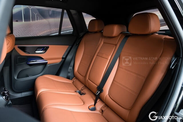 khoang-hanh-khach-mercedes-glc200-2025