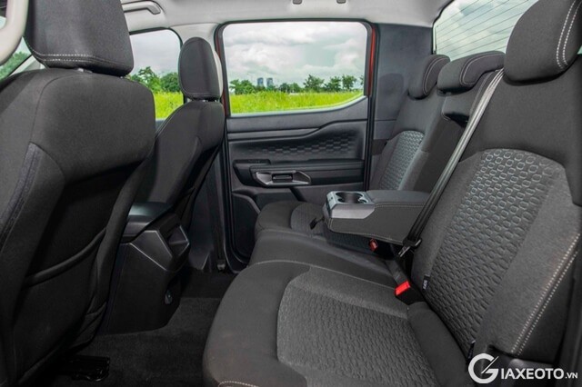 khoang-hanh-khach-xe-Ford-Ranger-2022