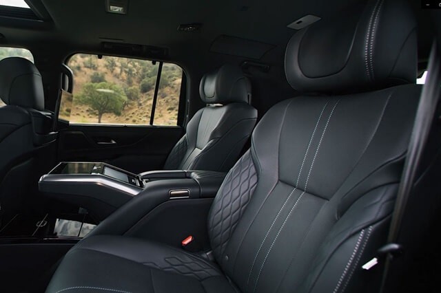 khoang-hanh-khach-xe-lexus-lx600