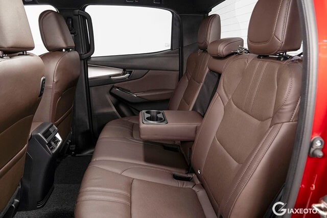 khoang-hanh-khach-xe-mazda-bt50-all-new