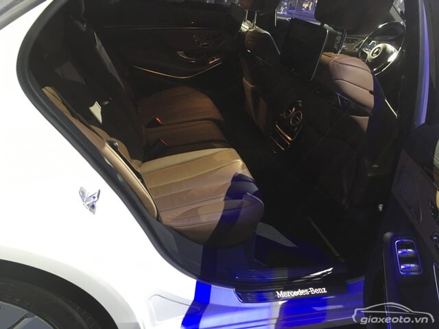 khoang-hanh-khach-xe-mercedes-benz-s450