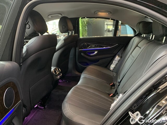 khoang-hanh-khach-xe-mercedes-benz-e200-exclusive