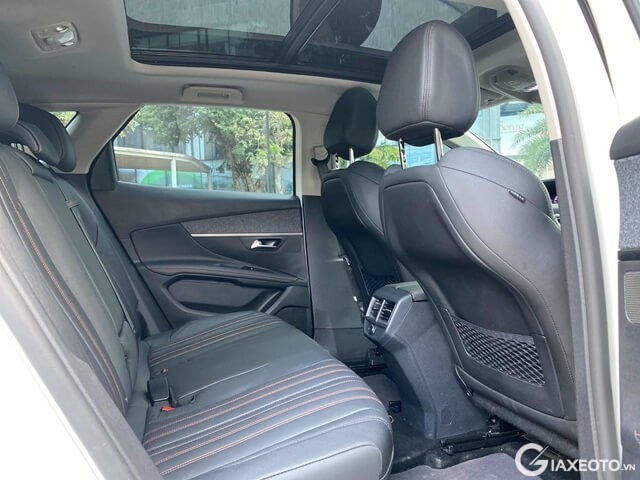 khoang-hanh-khach-xe-peugeot-5008