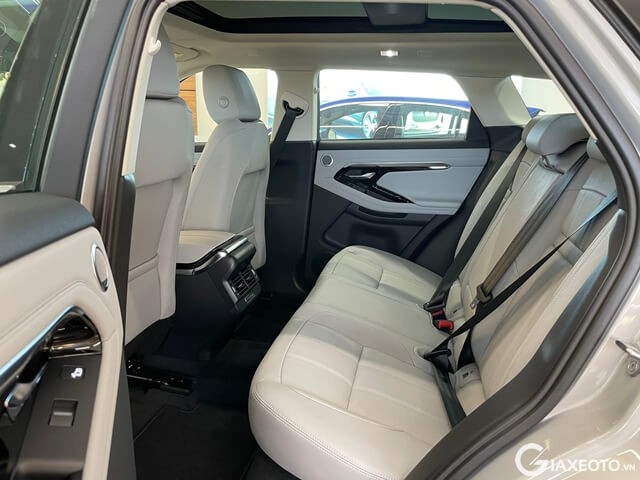 khoang-hanh-khach-xe-range-rover-evoque-2023
