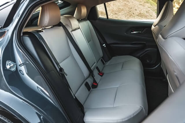 khoang-hanh-khach-xe-toyota-prius
