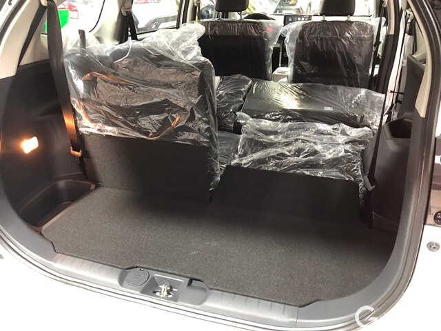 khoang-hanh-ly-toyota-veloz-cross