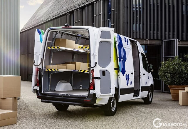 khoang-hanh-ly-xe-mercedes-benz-sprinter-2025