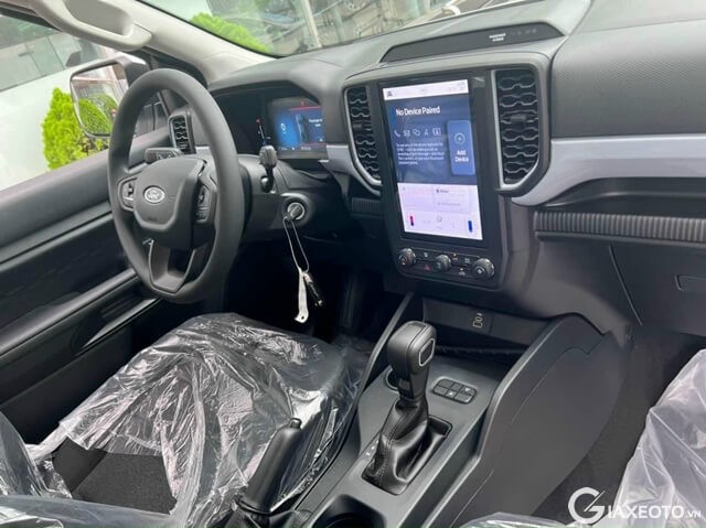 khoang-lai-ford-ranger-xls-2023