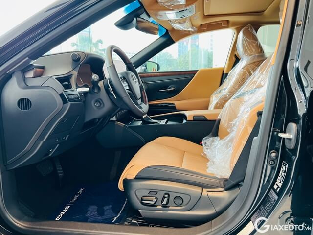 khoang-lai-lexus-es250-2025