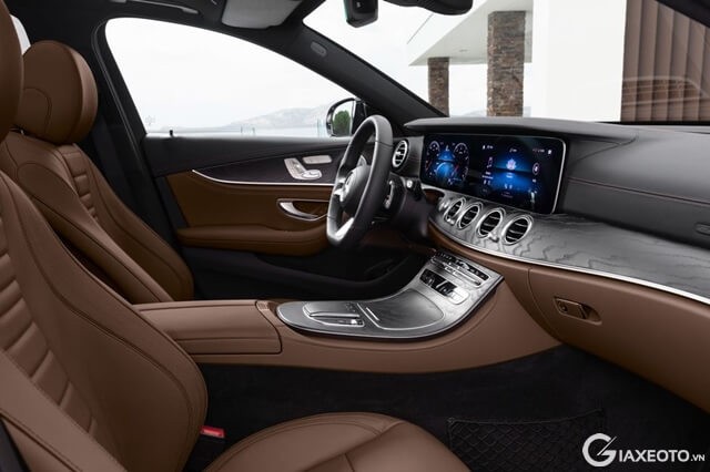 khoang-lai-xe-Mercedes-Benz-E300-amg