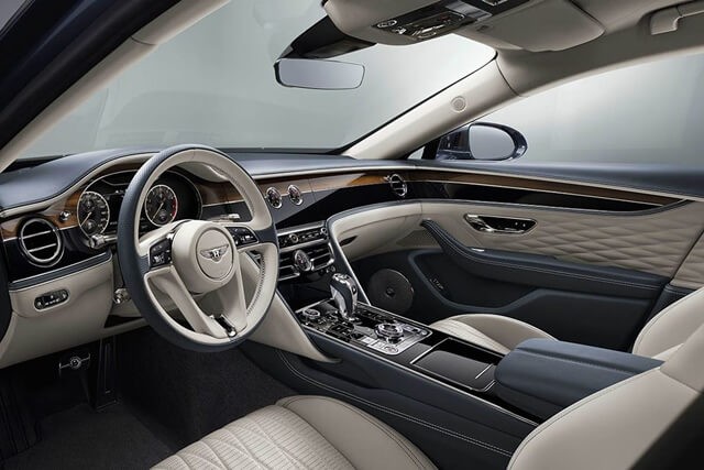 khoang lái xe flying spur