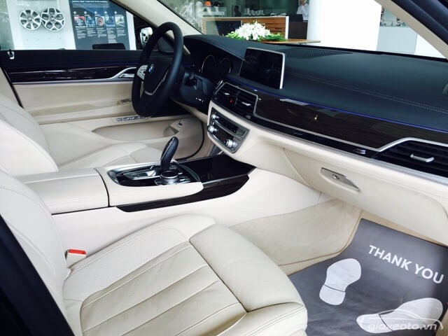 khoang-lai-xe-bmw-740li