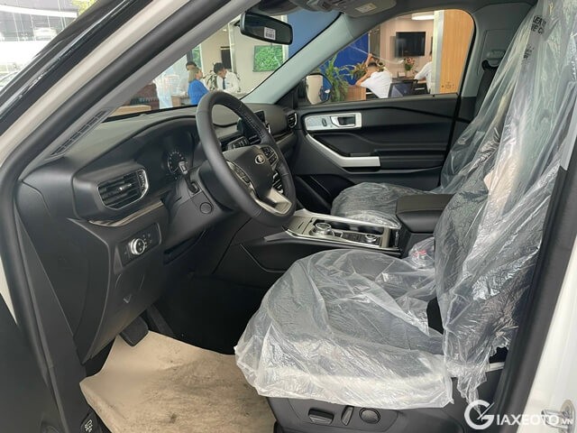 khoang-lai-xe-ford-explorer-2023