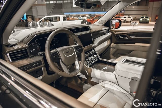 khoang-lai-xe-gmc-yukon