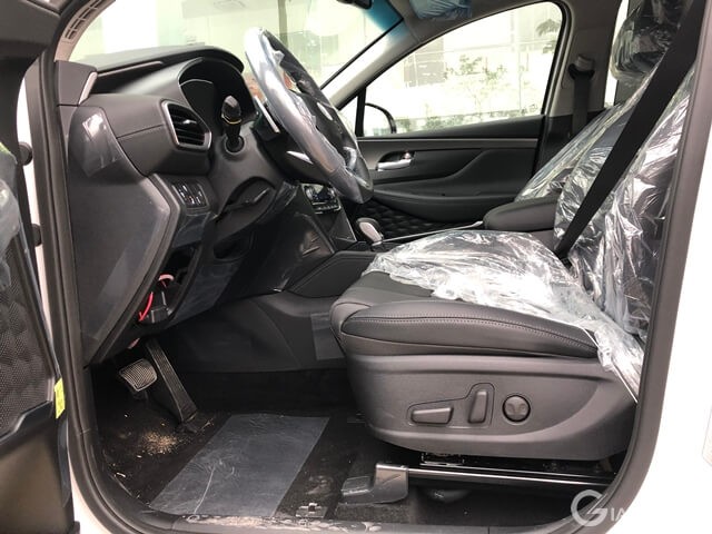 khoang-lai-xe-hyundai-santafe-the-he-moi