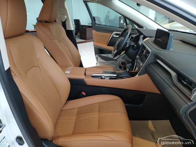 khoang-lai-xe-Lexus-RX300