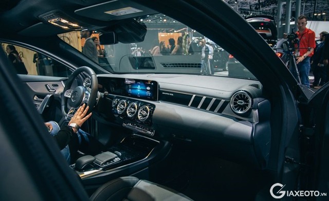 khoang-lai-xe-mercedes-amg-a35-4matic