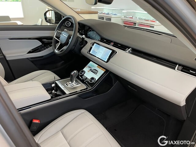 khoang-lai-xe-range-rover-evoque-2023