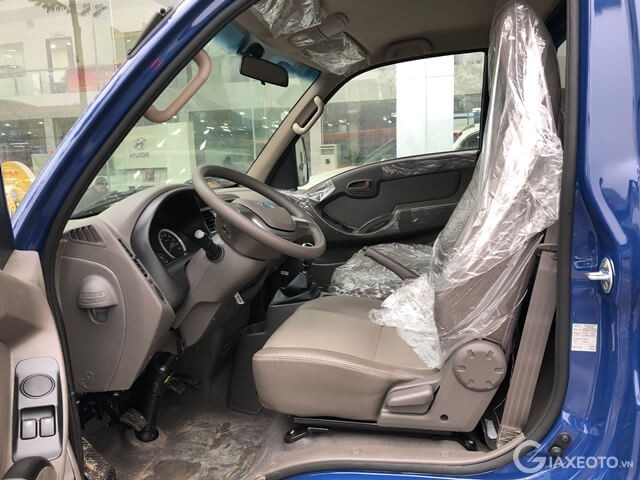 khoang-lai-xe-tai-hyundai-porter-h150-1_5-tan