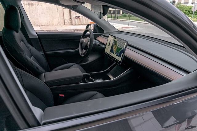 khoang-lai-xe-tesla-model-y