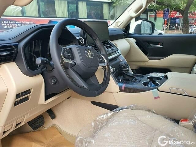 khoang-lai-xe-toyota-land-cruiser