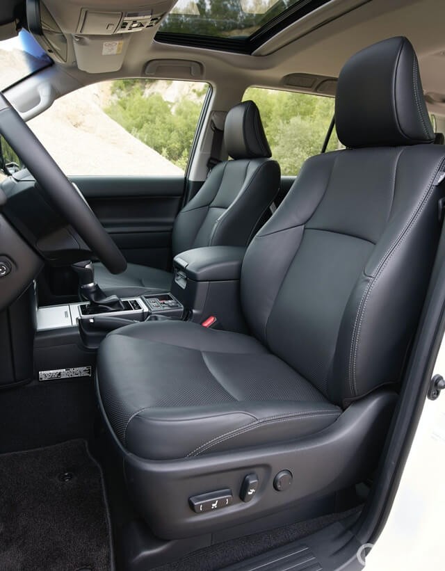 khoang-lai-xe-toyota-prado-2022