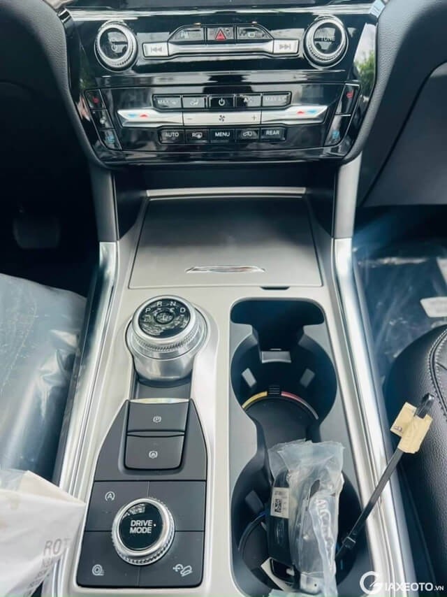 khu-vuc-can-so-xe-ford-explorer-2023