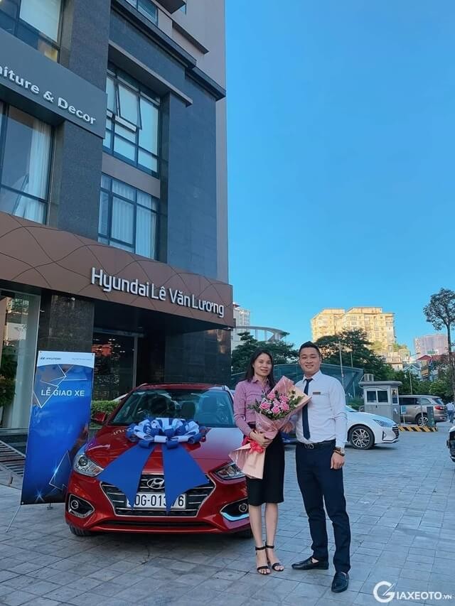 le-giao-xe-hyundai-le-van-luong