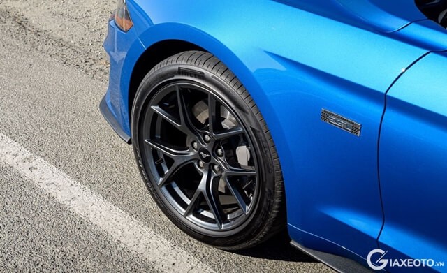 mam-xe-ford-mustang