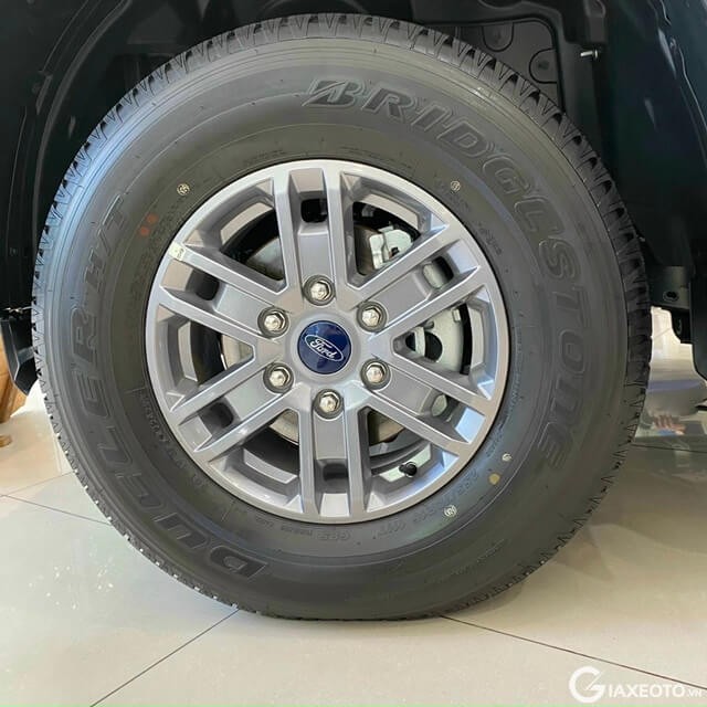 mam-xe-ford-ranger-xls-2023