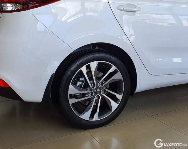 mam-xe-kia-rondo
