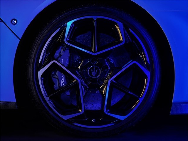 mam-xe-maserati-mc20