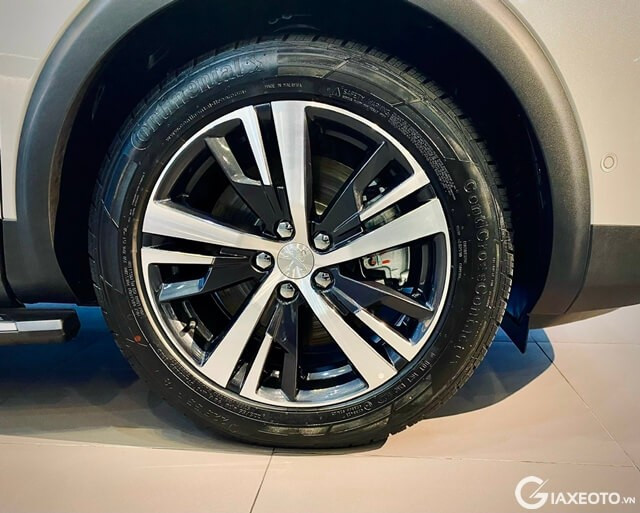 mam-xe-peugeot-5008-gt-2024