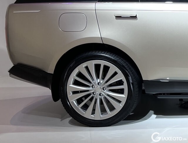 mam-xe-range-rover-2023
