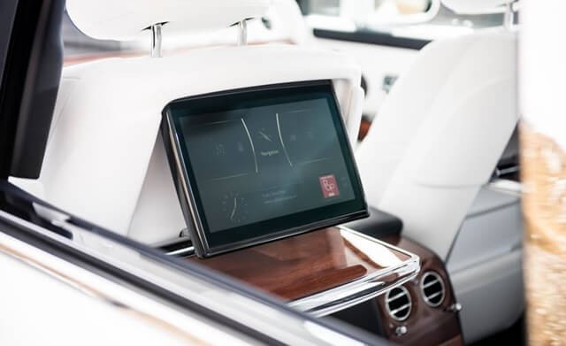 man-hinh-ghe-sau-Rolls-Royce-Phantom-8
