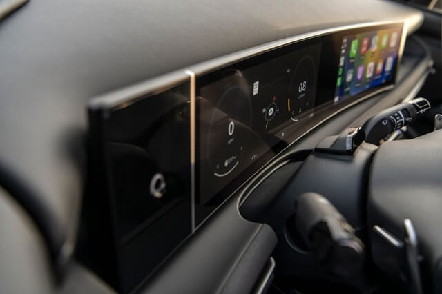 man-hinh-kep-xe-hyundai-santa-cruz-2025
