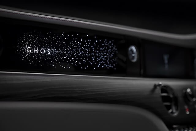 man-hinh-tap-lo-rolls-royce-ghost-2021
