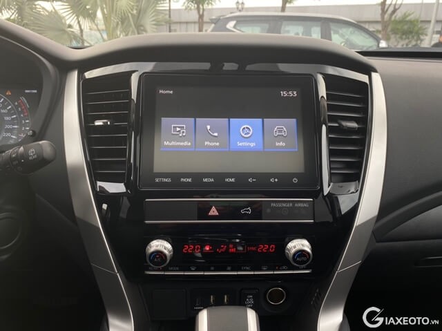man-hinh-thong-tin-giai-tri-xe-mitsubishi-pajero-sport