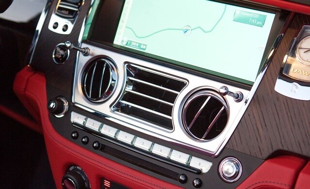 man-hinh-va-dieu-hoa-Rolls-Royce-Dawn