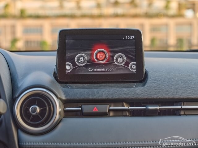 man-hinh-xe-mazda-2