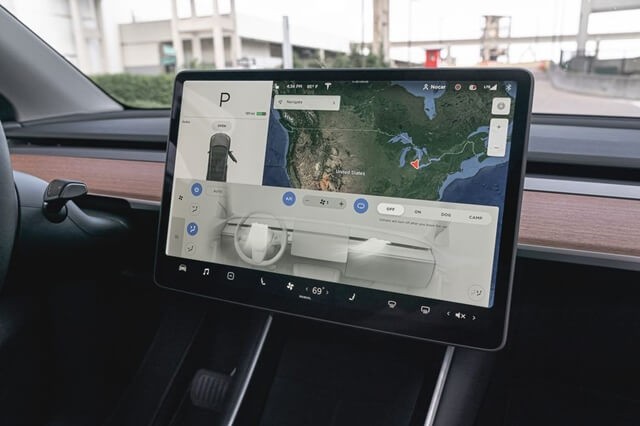 man-hinh-xe-tesla-model-y