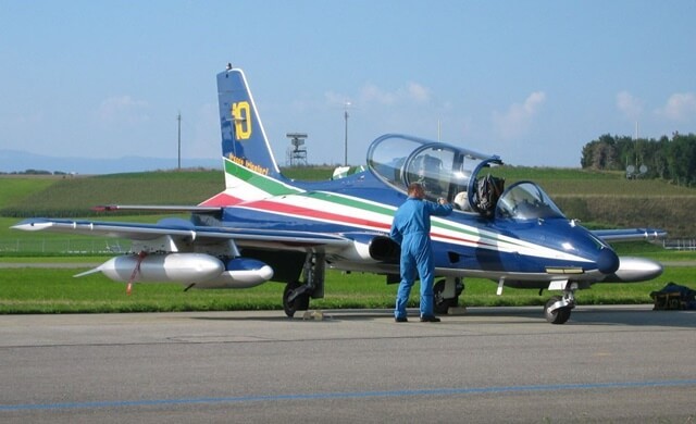 may-bay-Aermacchi-MB-339A-PAN