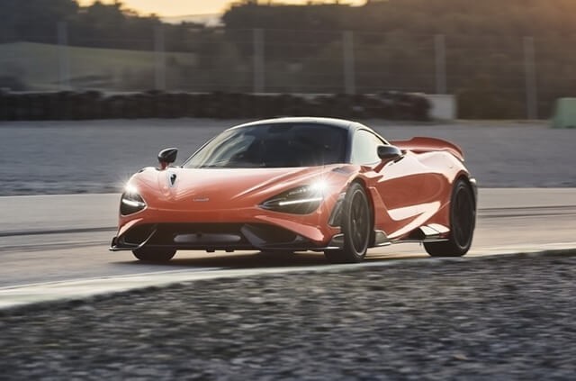 mclaren-765lt-gia-bao-nhieu