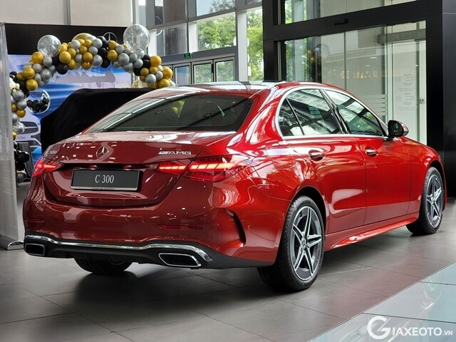 mercedes-c300-amg-mau-do