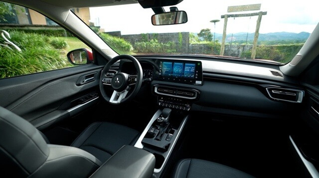 mitsubishi-destinator-khoang-lai